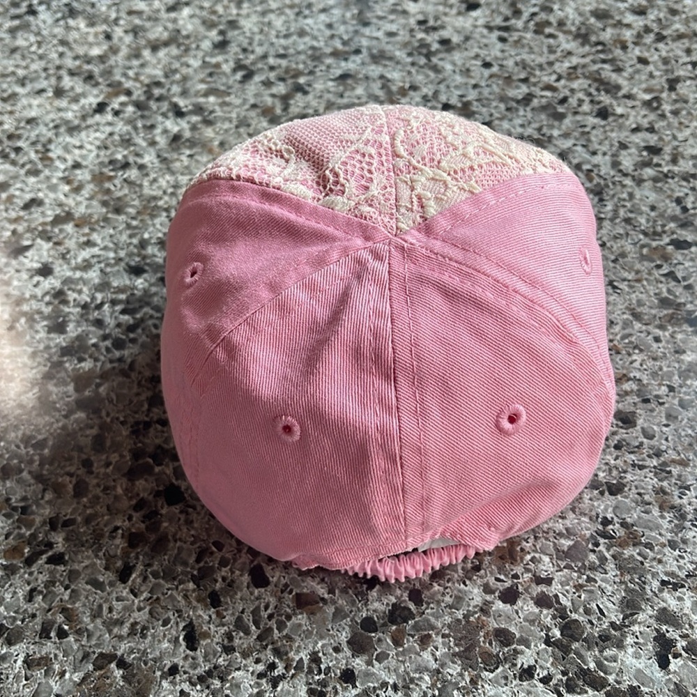 Ariat elastic back cap child’s pink with white lace‎ and logo on front . - Picture 3 of 14